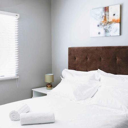 103Onwallace Self Catering Guest House ケープタウン エクステリア 写真