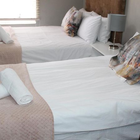 103Onwallace Self Catering Guest House ケープタウン エクステリア 写真