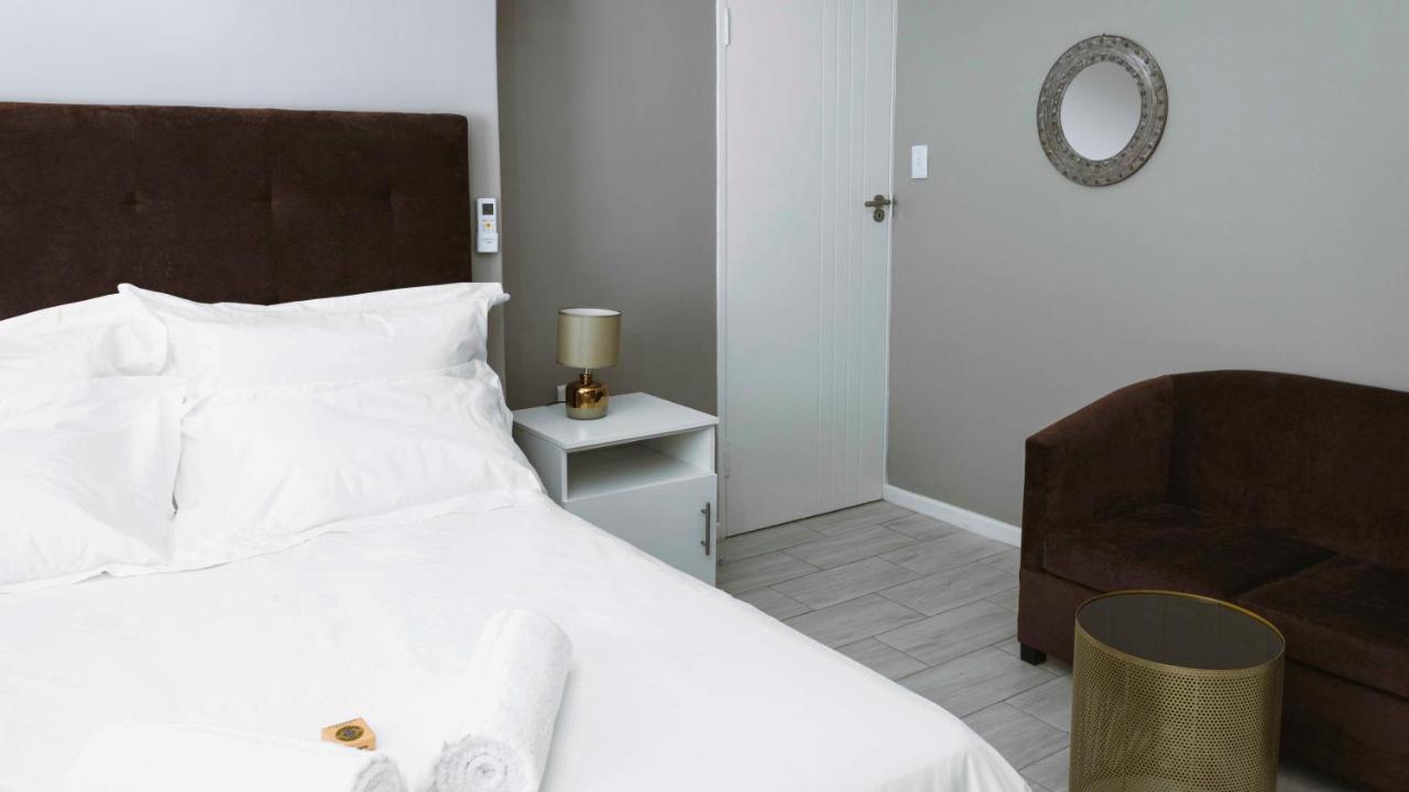 103Onwallace Self Catering Guest House ケープタウン エクステリア 写真