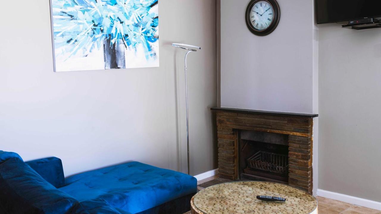 103Onwallace Self Catering Guest House ケープタウン エクステリア 写真