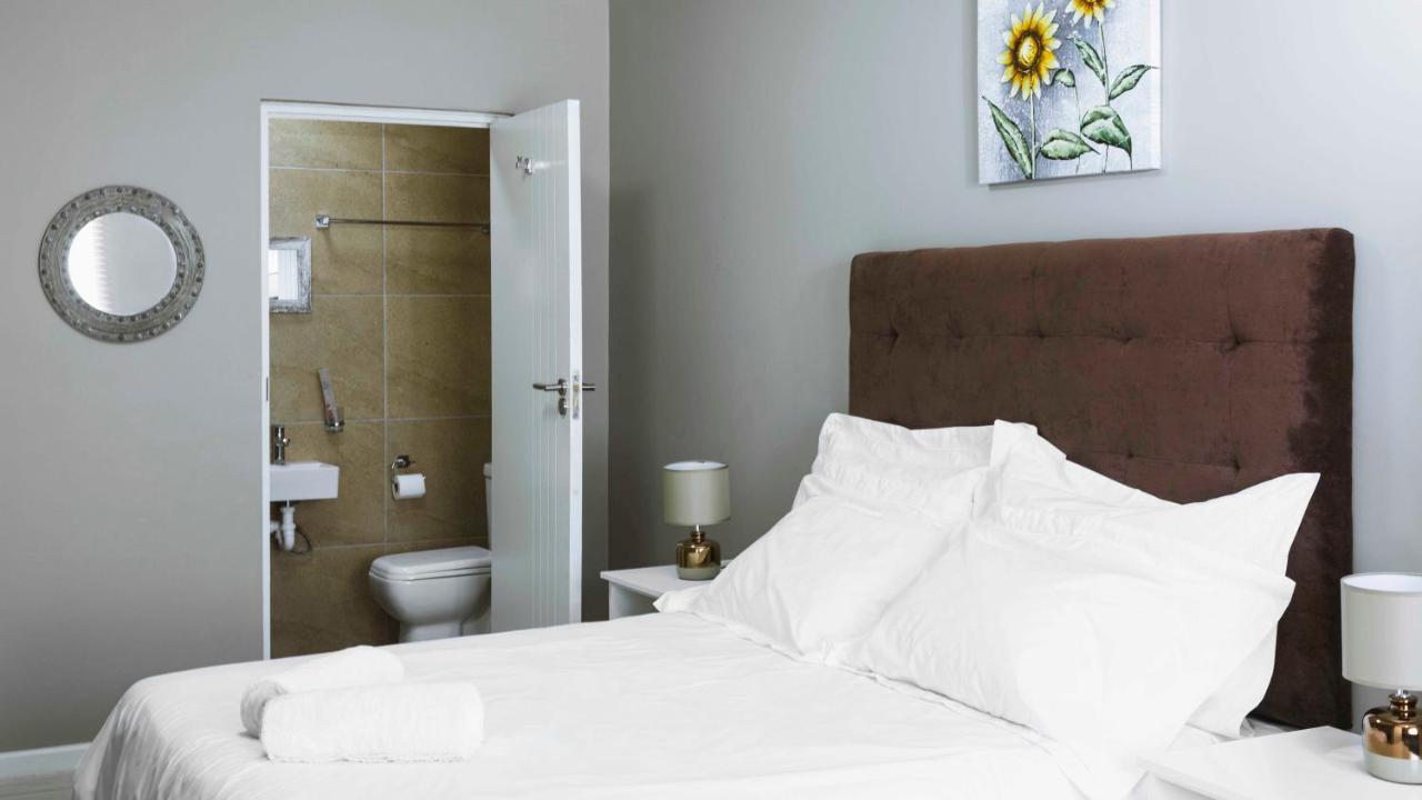 103Onwallace Self Catering Guest House ケープタウン エクステリア 写真