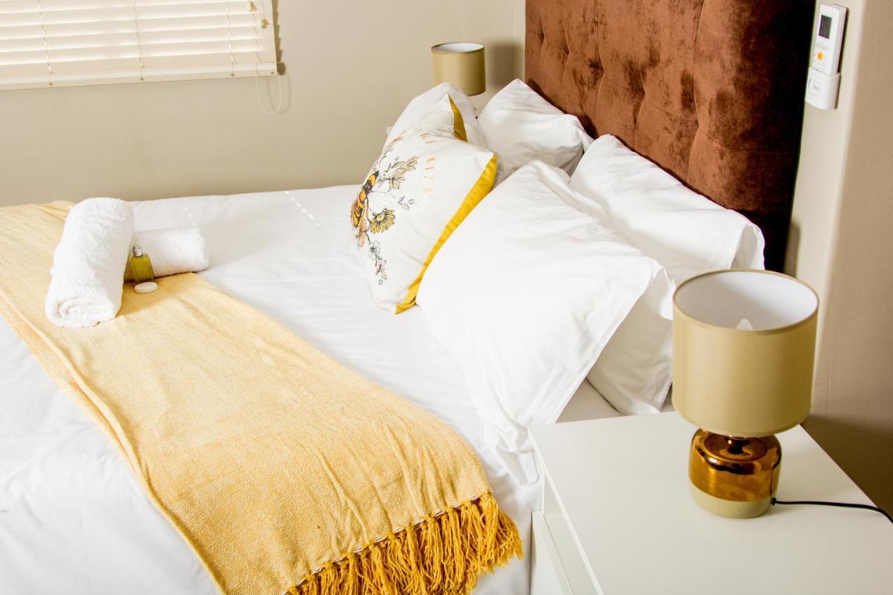 103Onwallace Self Catering Guest House ケープタウン エクステリア 写真