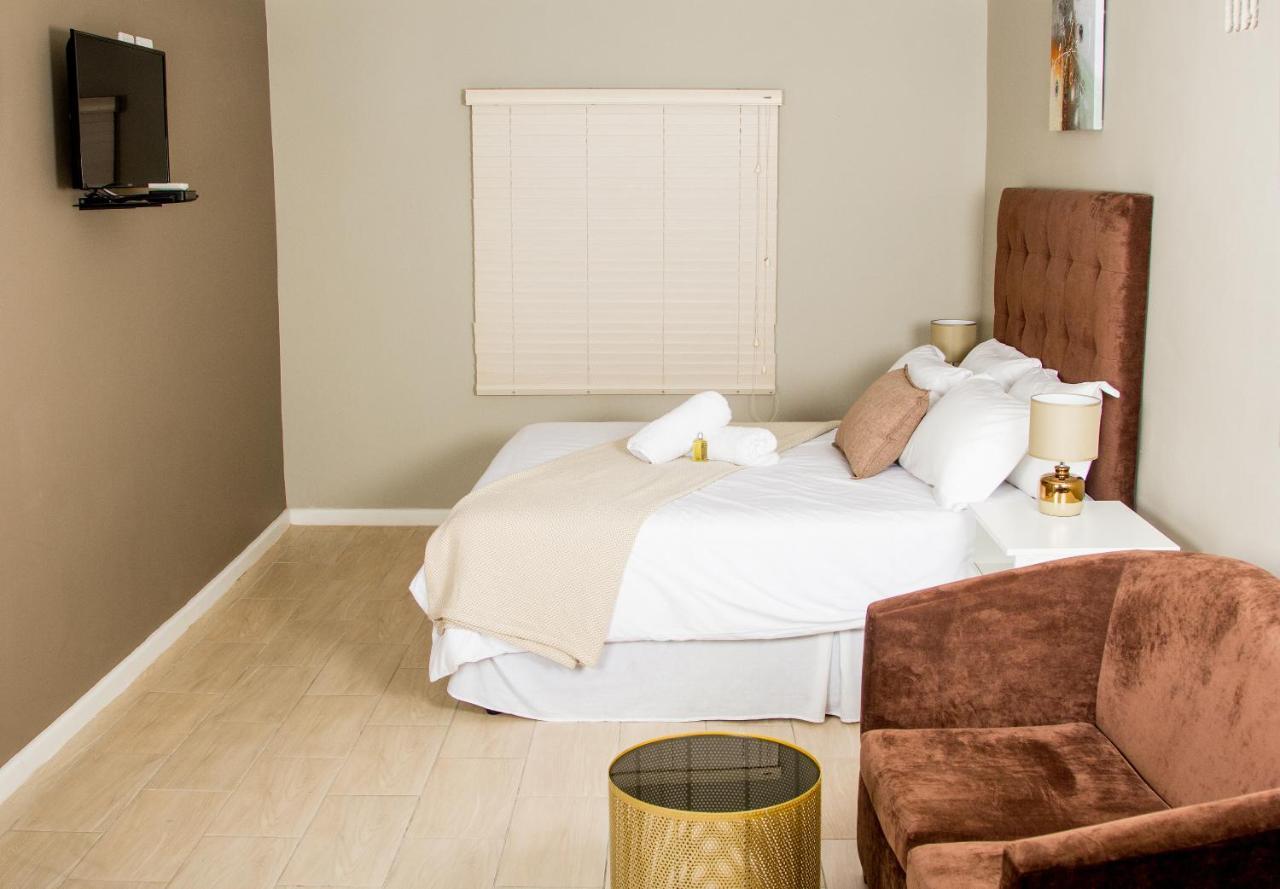 103Onwallace Self Catering Guest House ケープタウン エクステリア 写真