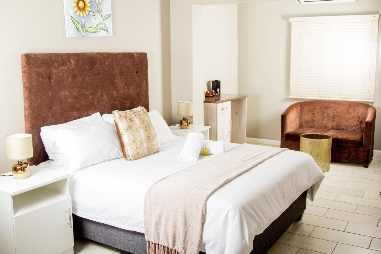 103Onwallace Self Catering Guest House ケープタウン エクステリア 写真