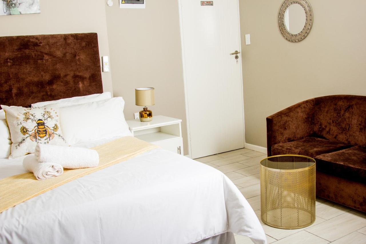 103Onwallace Self Catering Guest House ケープタウン エクステリア 写真