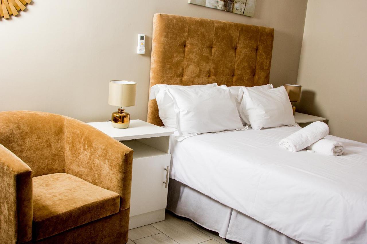 103Onwallace Self Catering Guest House ケープタウン エクステリア 写真