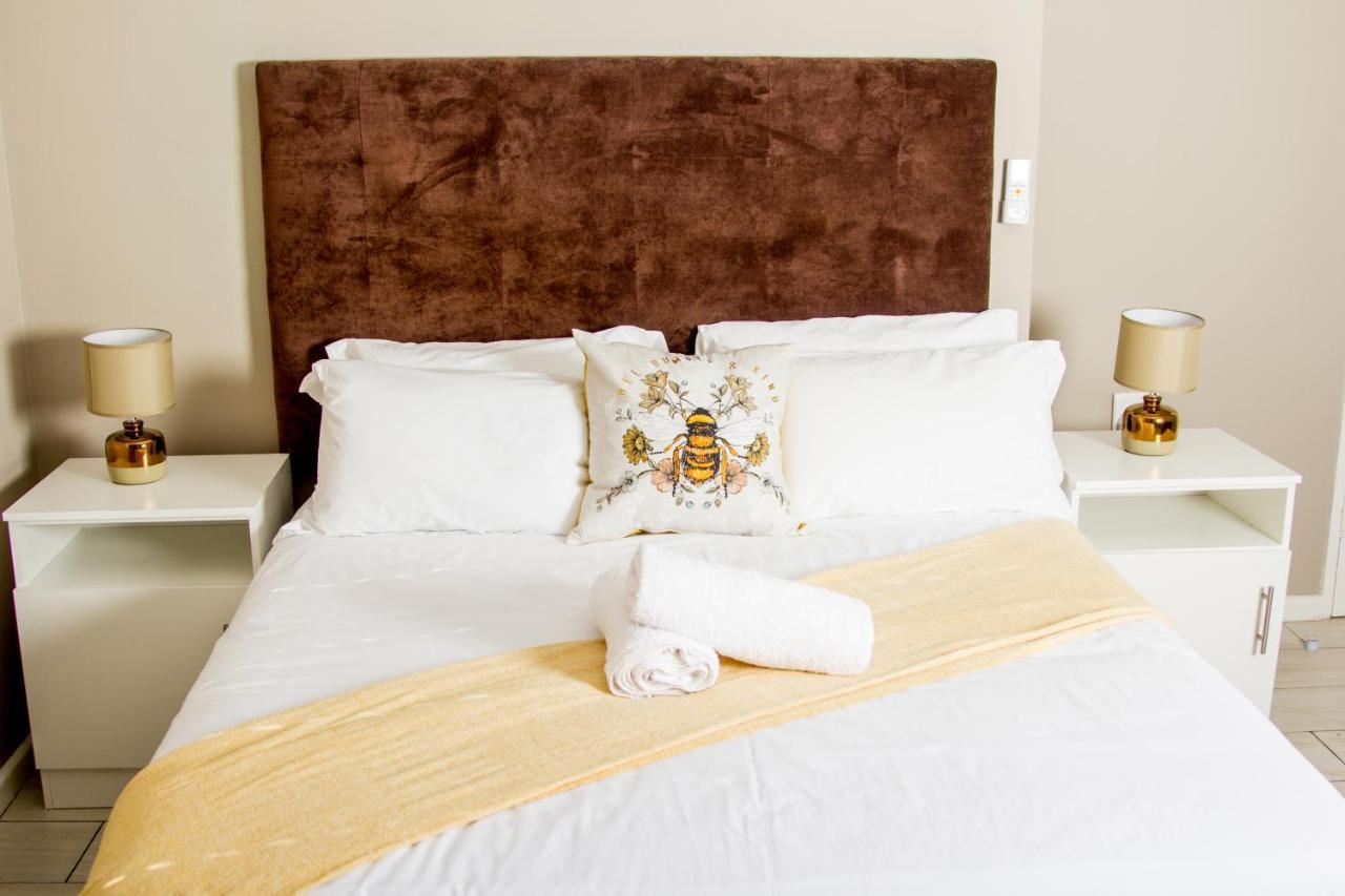 103Onwallace Self Catering Guest House ケープタウン エクステリア 写真