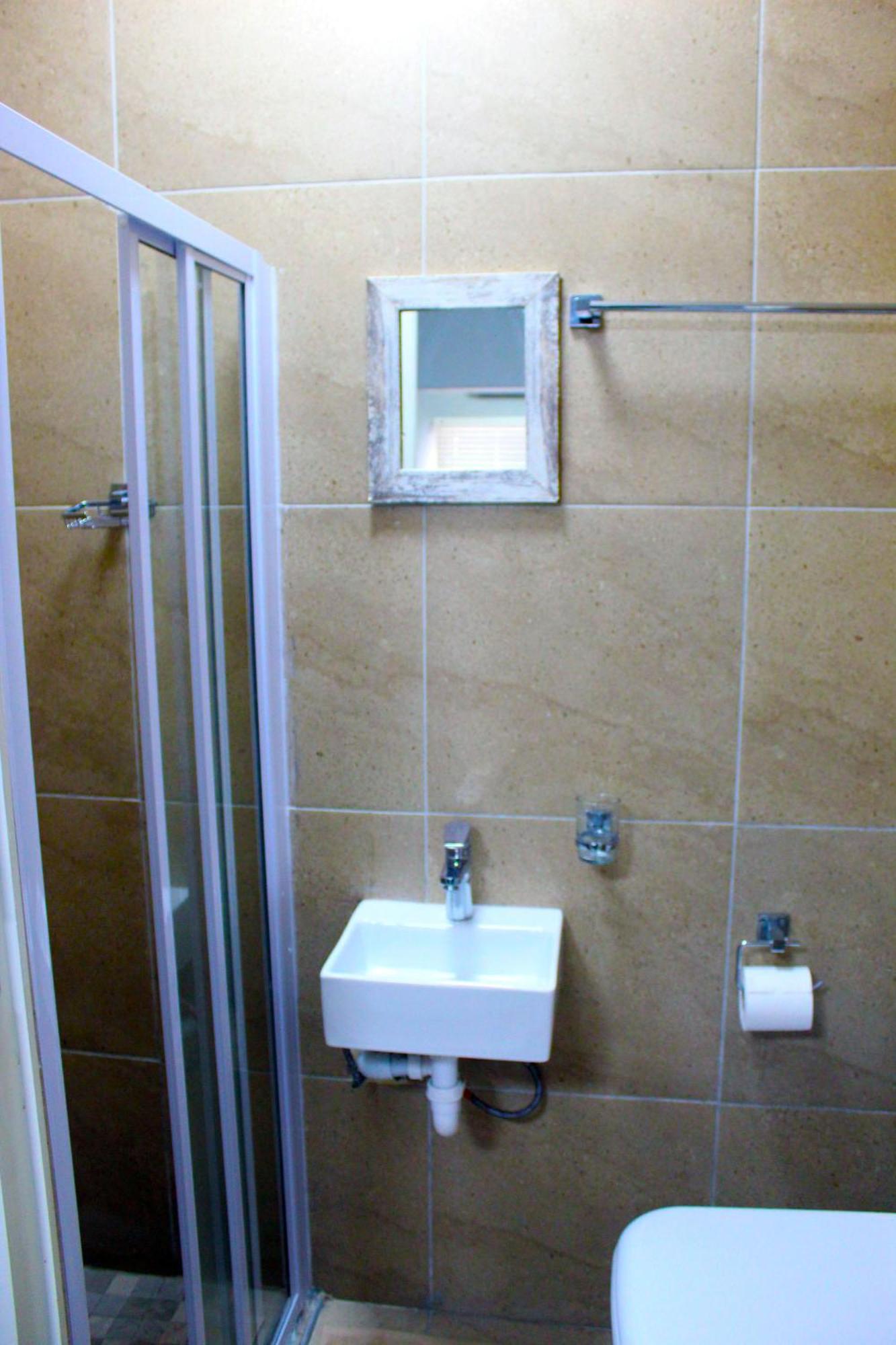 103Onwallace Self Catering Guest House ケープタウン エクステリア 写真