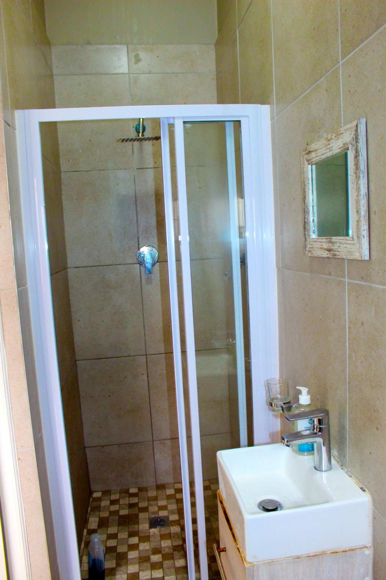 103Onwallace Self Catering Guest House ケープタウン エクステリア 写真