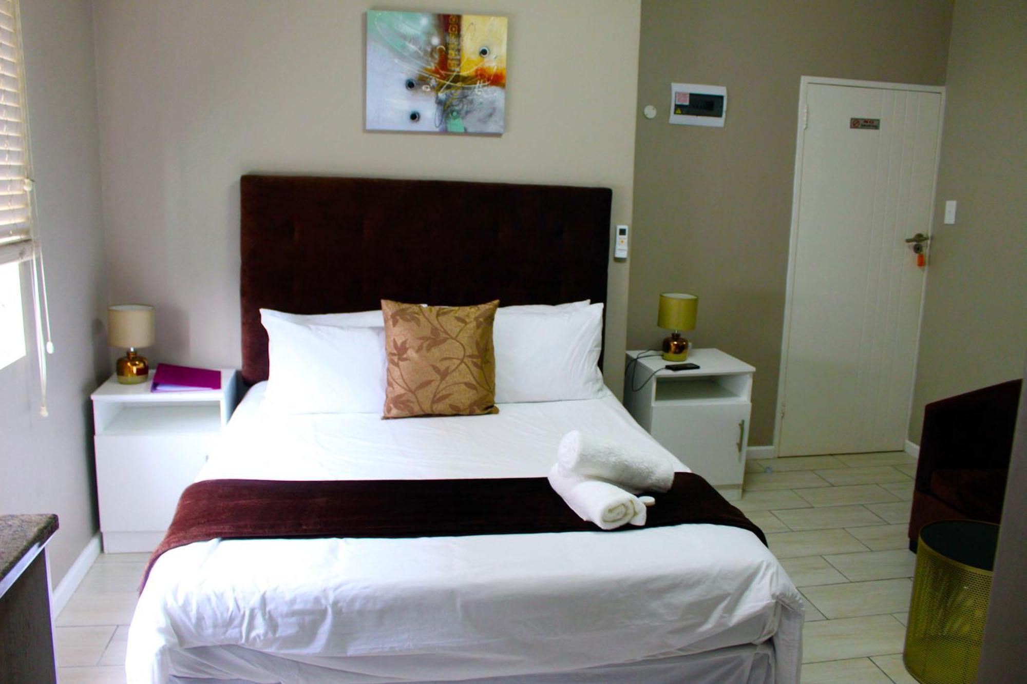 103Onwallace Self Catering Guest House ケープタウン エクステリア 写真