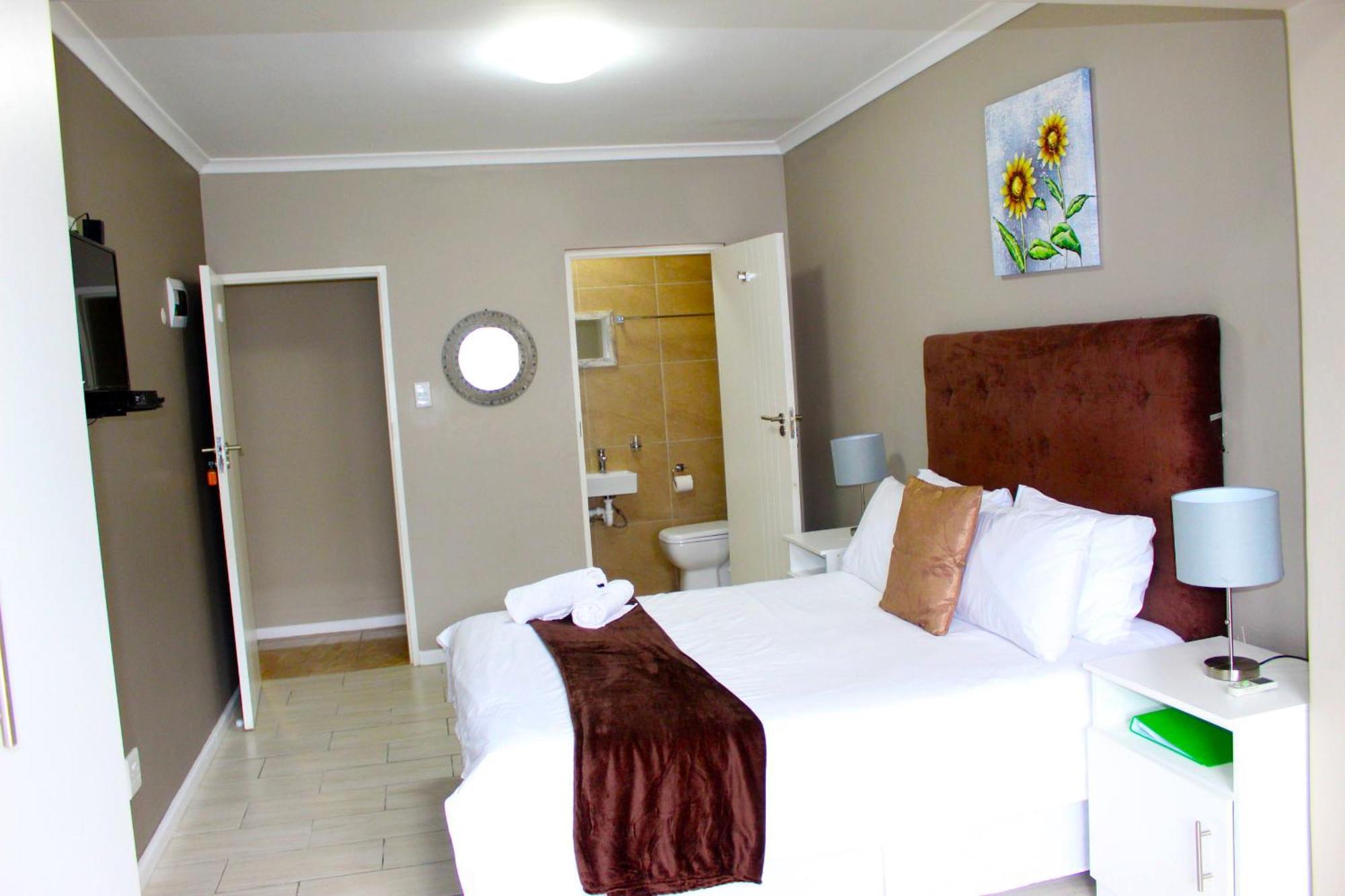 103Onwallace Self Catering Guest House ケープタウン エクステリア 写真