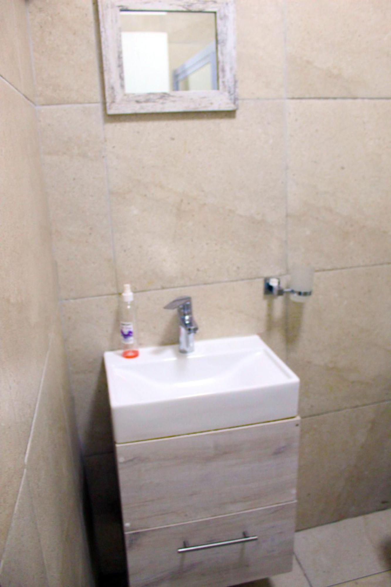 103Onwallace Self Catering Guest House ケープタウン エクステリア 写真