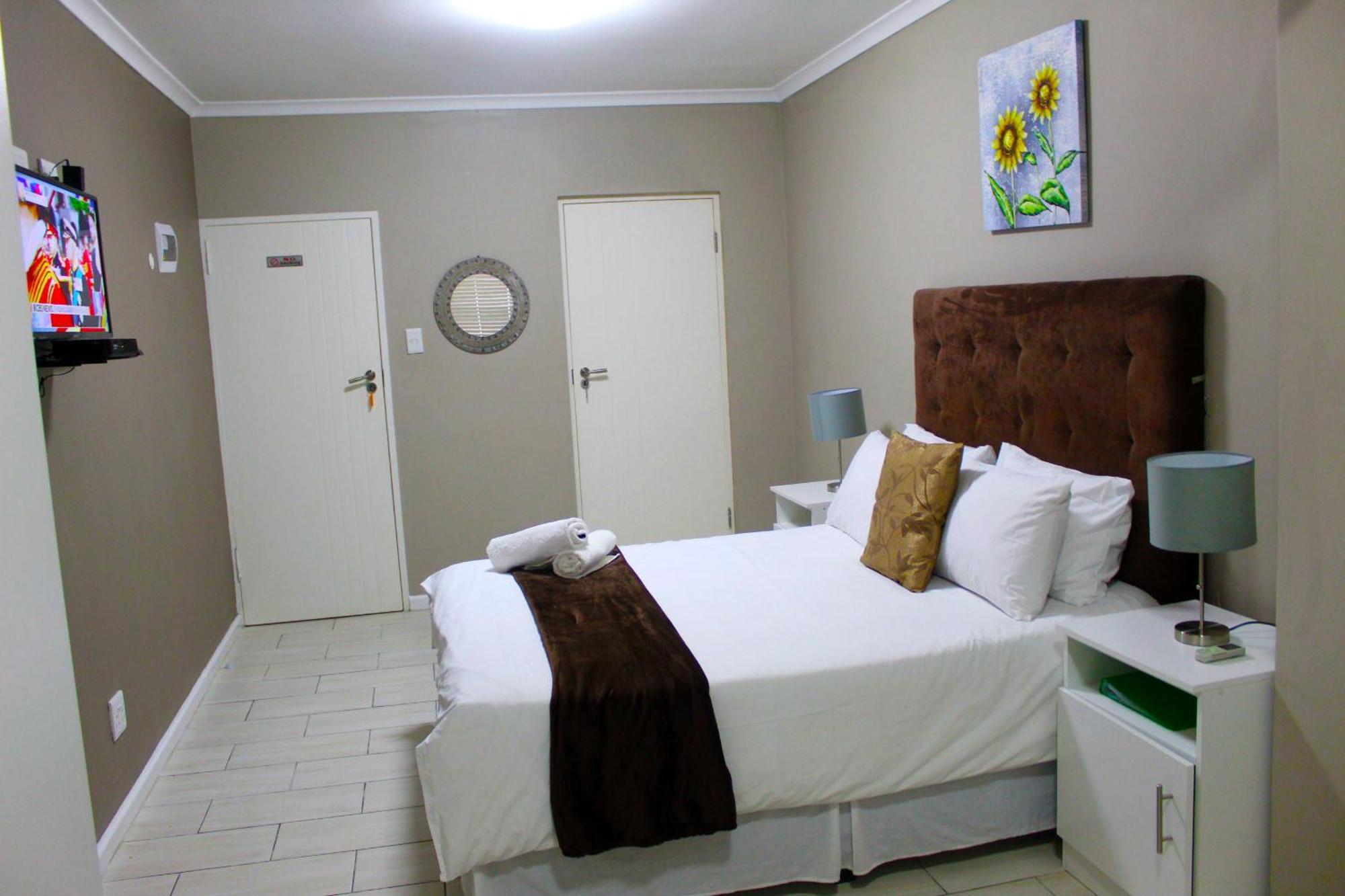 103Onwallace Self Catering Guest House ケープタウン エクステリア 写真