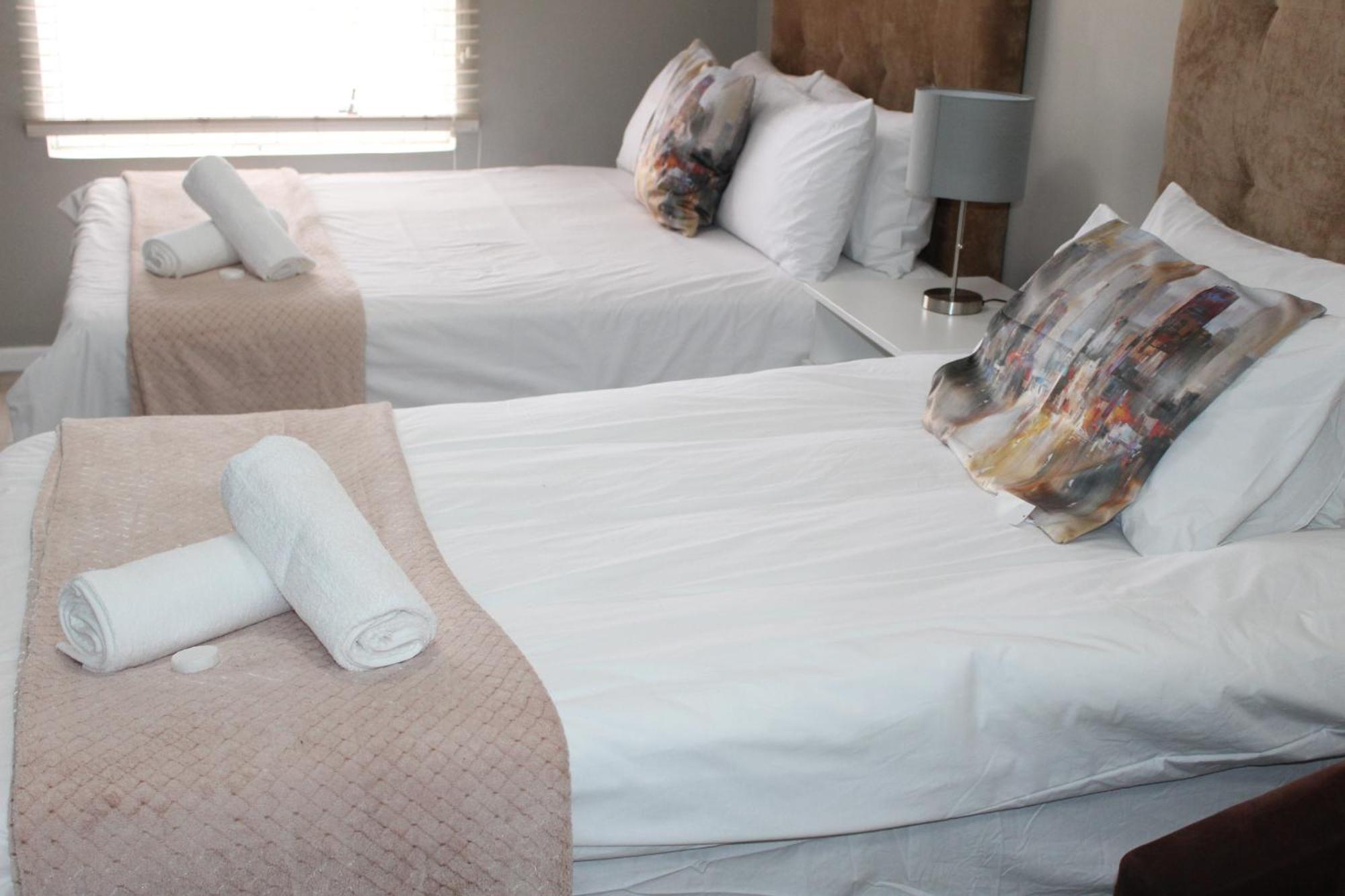 103Onwallace Self Catering Guest House ケープタウン エクステリア 写真
