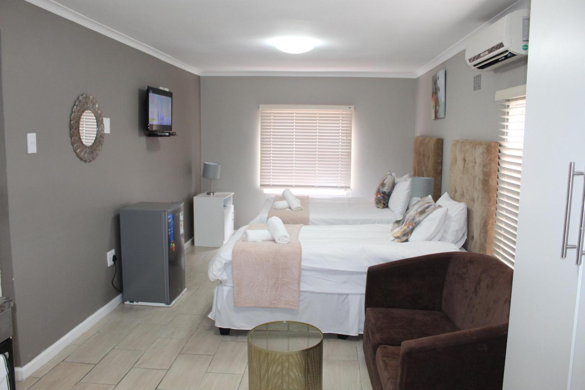 103Onwallace Self Catering Guest House ケープタウン エクステリア 写真
