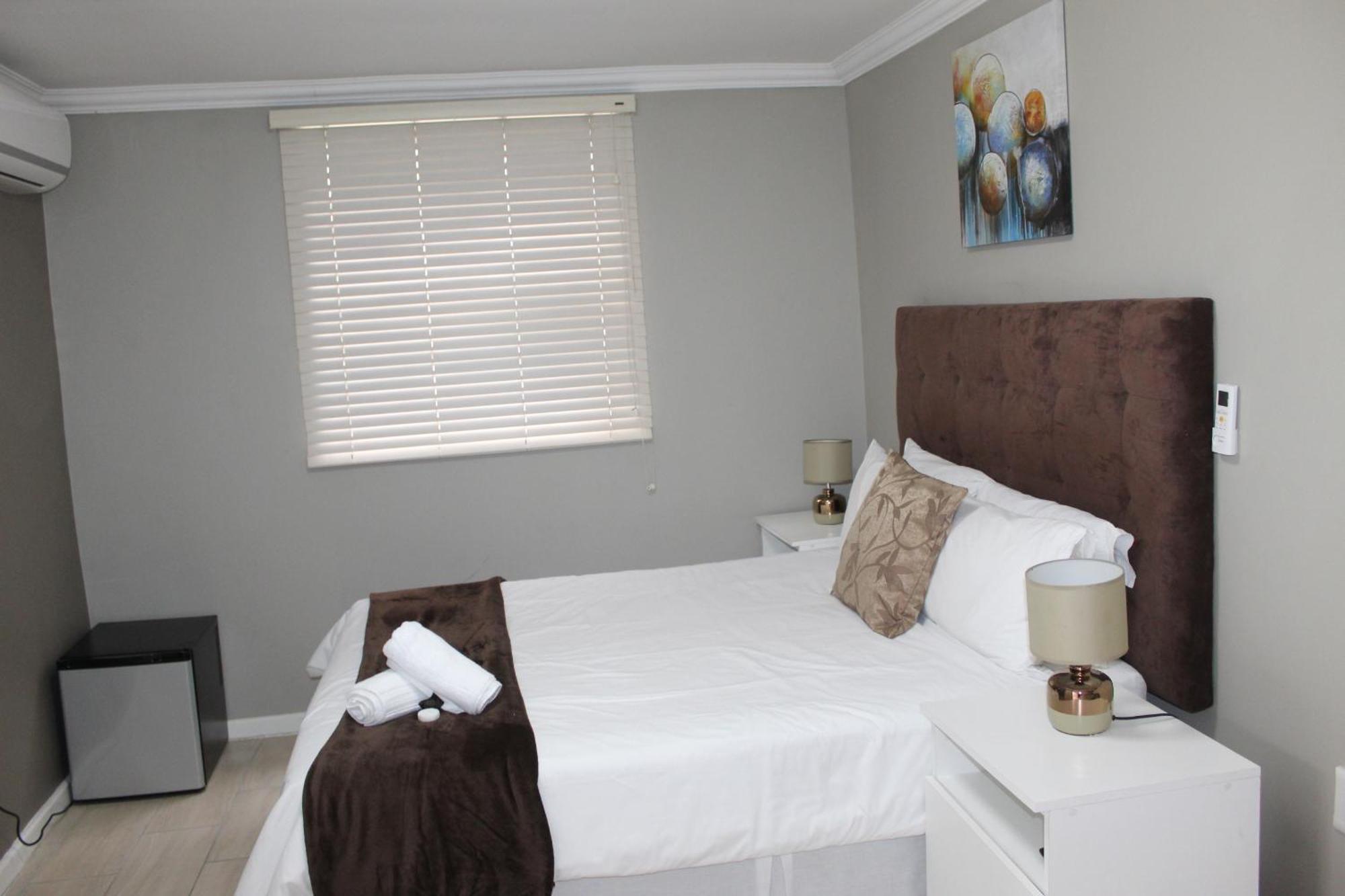 103Onwallace Self Catering Guest House ケープタウン エクステリア 写真