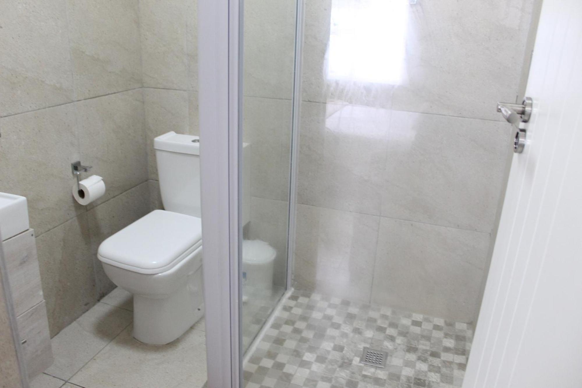 103Onwallace Self Catering Guest House ケープタウン エクステリア 写真