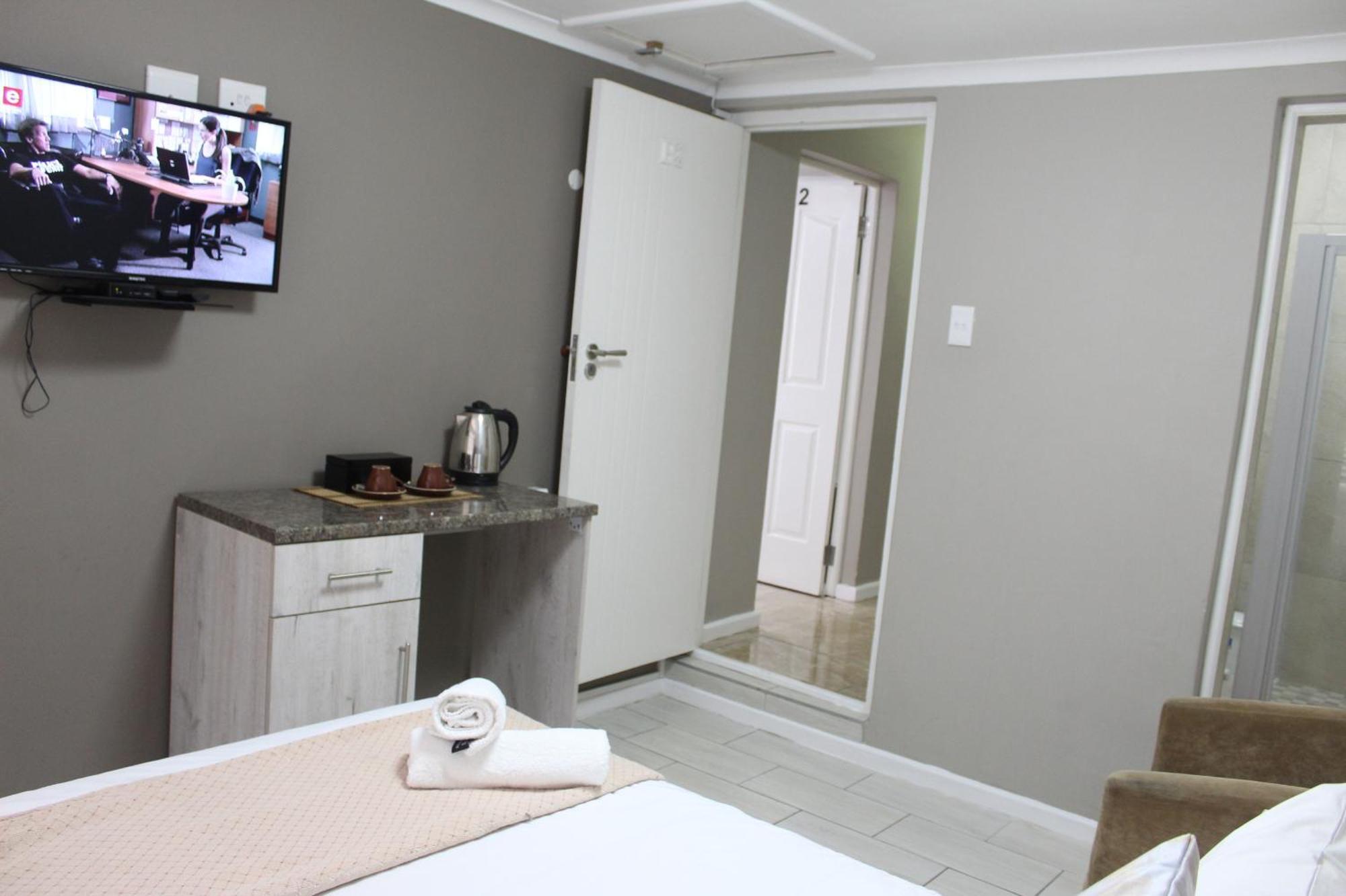 103Onwallace Self Catering Guest House ケープタウン エクステリア 写真